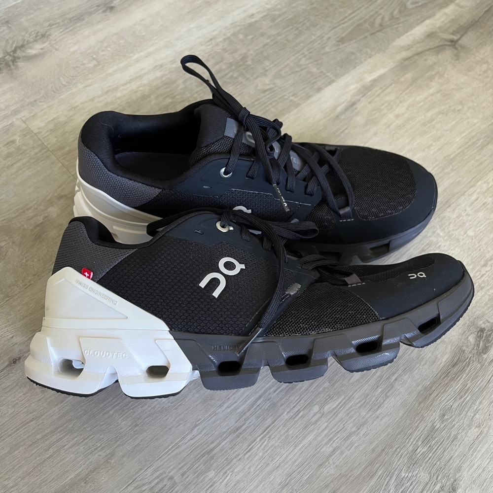 On Running Cloudflyer 4 Black White Running Shoes Mens 9 Sneakers Active Workout - Picture 2 of 13